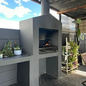 Cosy Family With Bbq Area And Stunning Patio Villa Cape Town